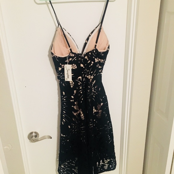Little black lace dress - Picture 4 of 5